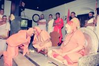 Seeking Blessings of HH Narayanashram Swamiji and Jagadguru, Sringeri (27 Feb 1997)